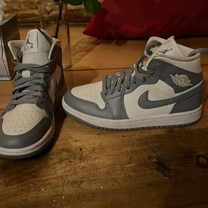 grey and white mid 1s grey sail women's . Great condition, worn once !